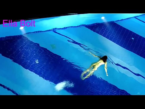 ❤️ నేను చూడటం ఆపలేను, ELLA BOLT రిసార్ట్ పూల్‌లో నగ్నంగా ఈత కొడుతూ దొరికిన యువ అందగత్తె సెక్స్ మా వద్ద ❌